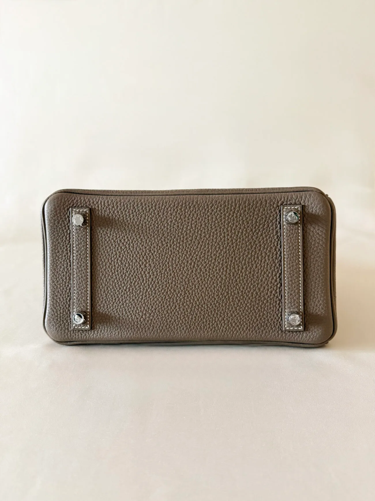 Hermès Birkin 25 Etoupe Togo Palladium Hardware bottom view