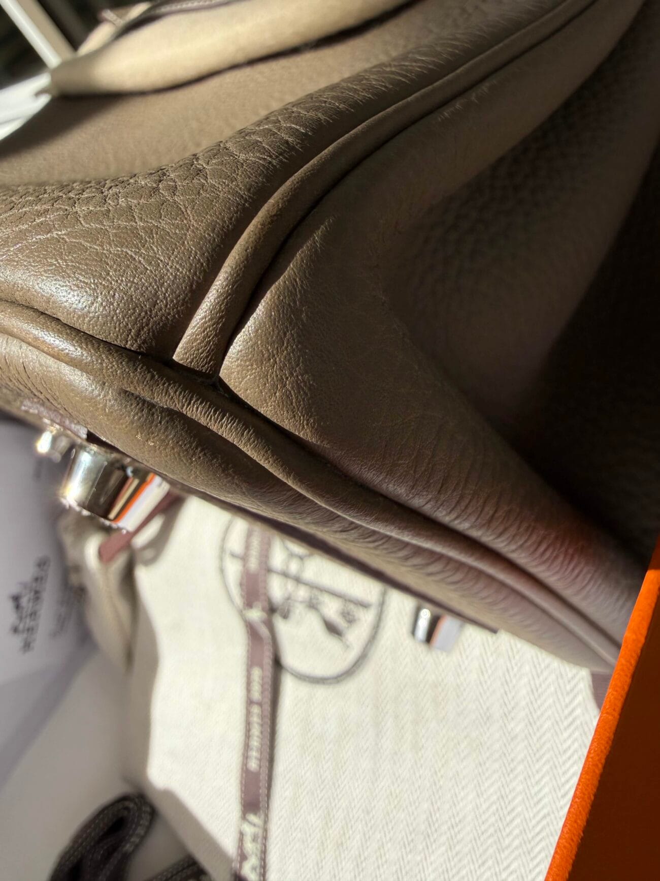 Hermès Birkin 25 Etoupe Togo leather corner and piping detail