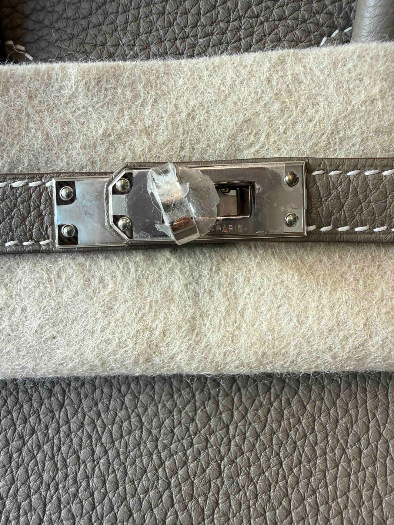 Hermès Birkin 25 Etoupe Togo Palladium Hardware turn-lock detail