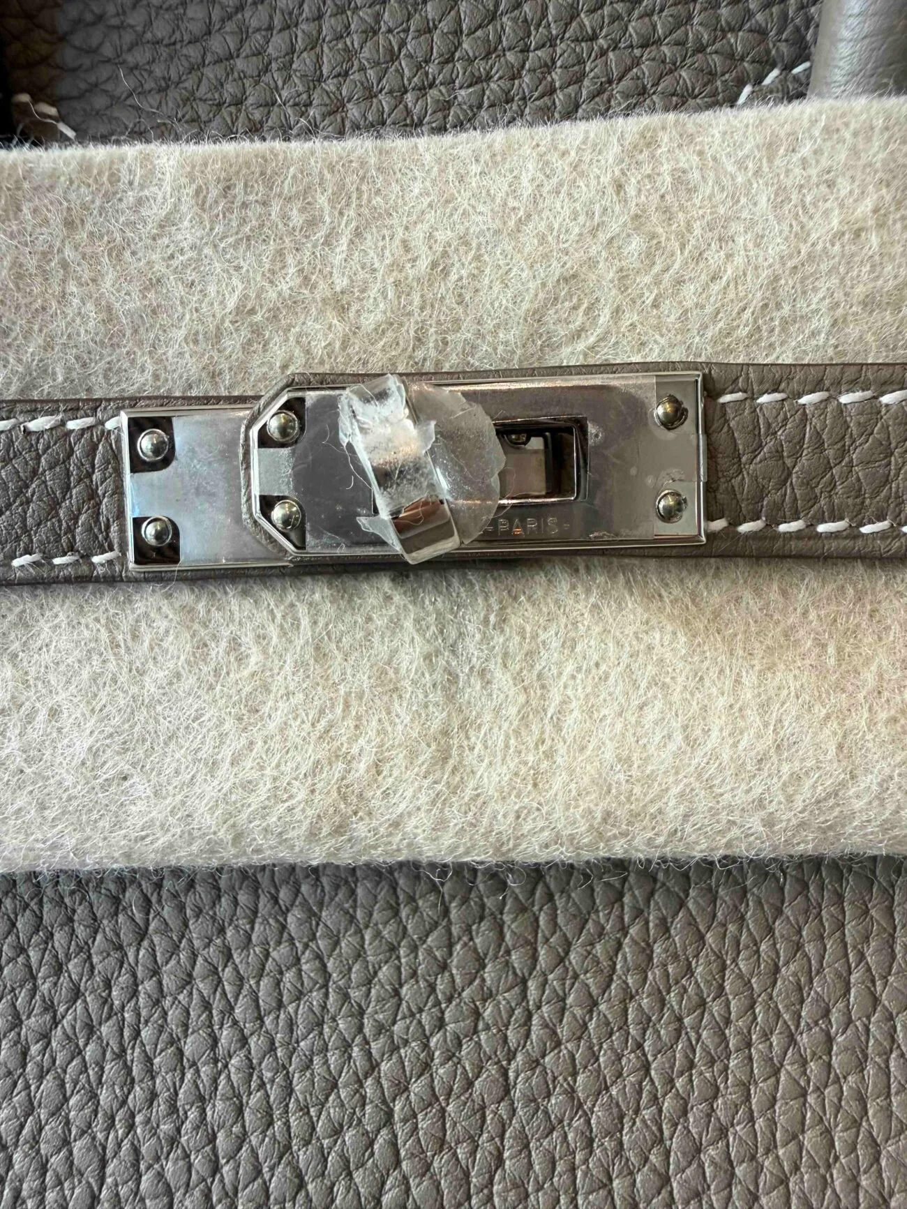 Hermès Birkin 25 Etoupe Togo Palladium Hardware turn-lock detail