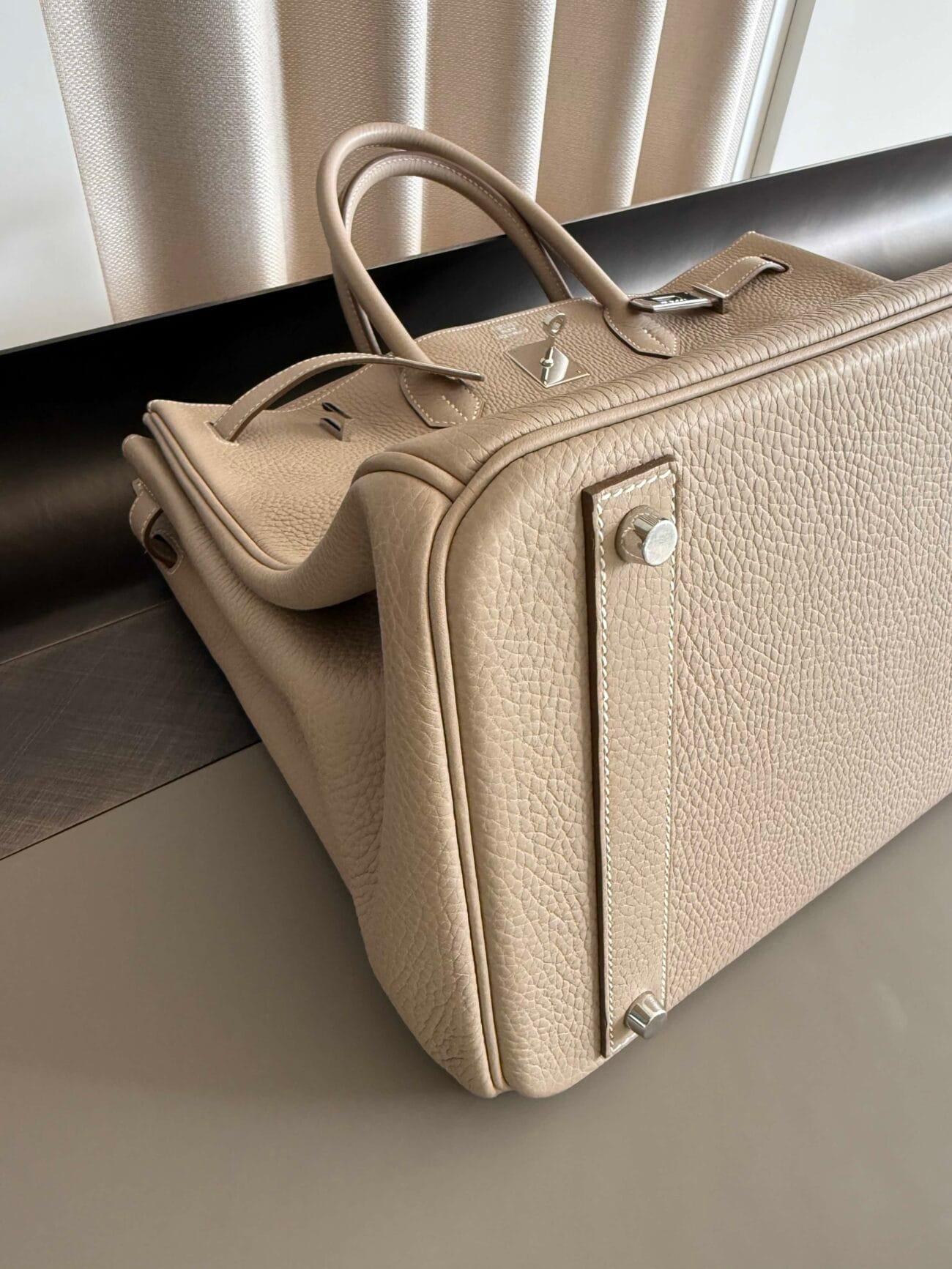 Hermès Birkin 40 Argile Clémence bottom corner and palladium feet
